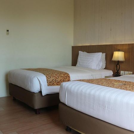 Golden Tulip Essential Belitung Hotel Tanjung Pandan Exterior photo
