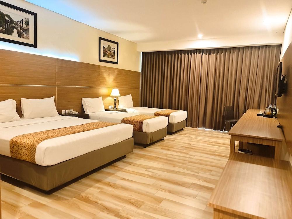 Golden Tulip Essential Belitung Hotel Tanjung Pandan Exterior photo