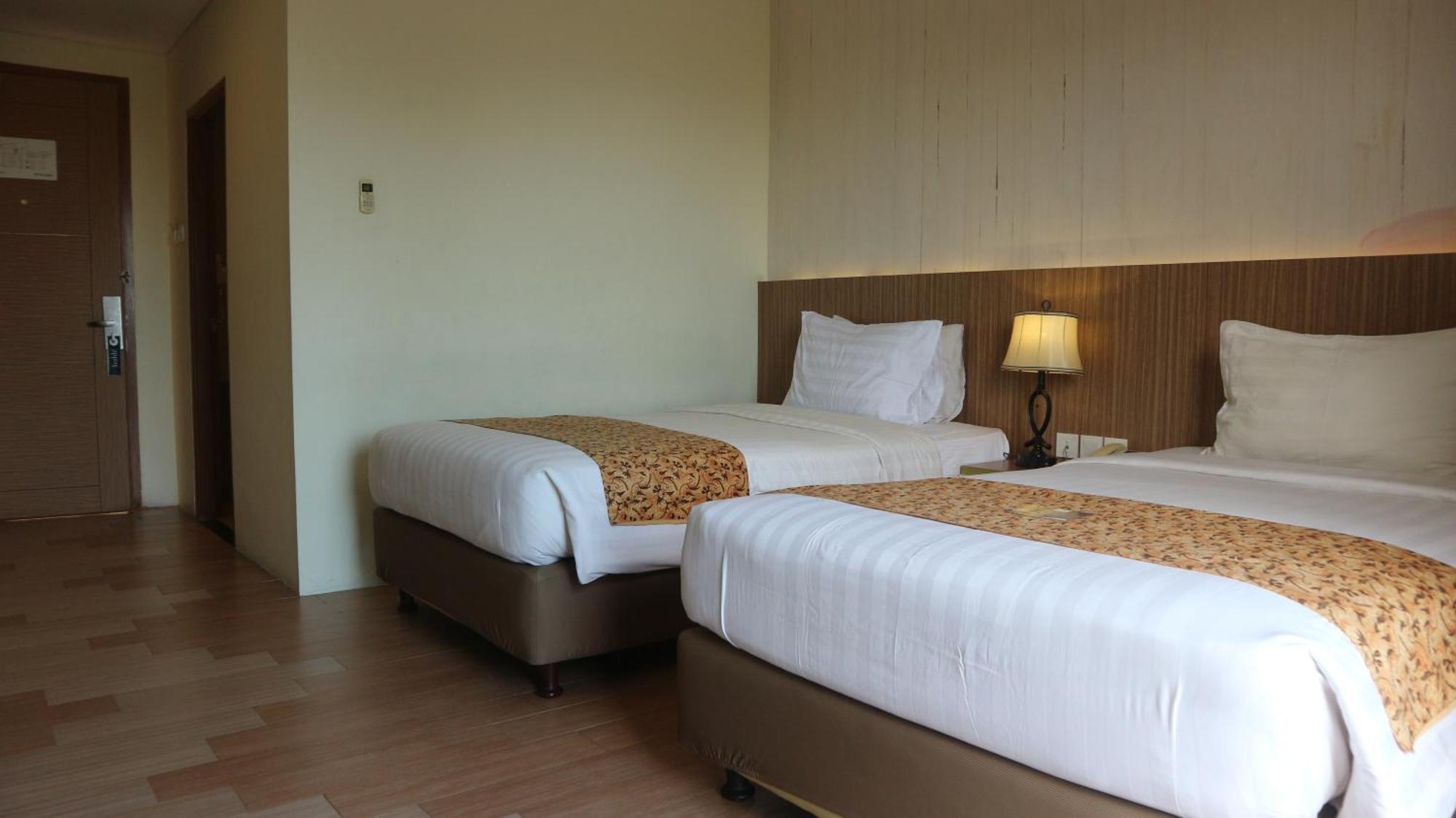 Golden Tulip Essential Belitung Hotel Tanjung Pandan Exterior photo
