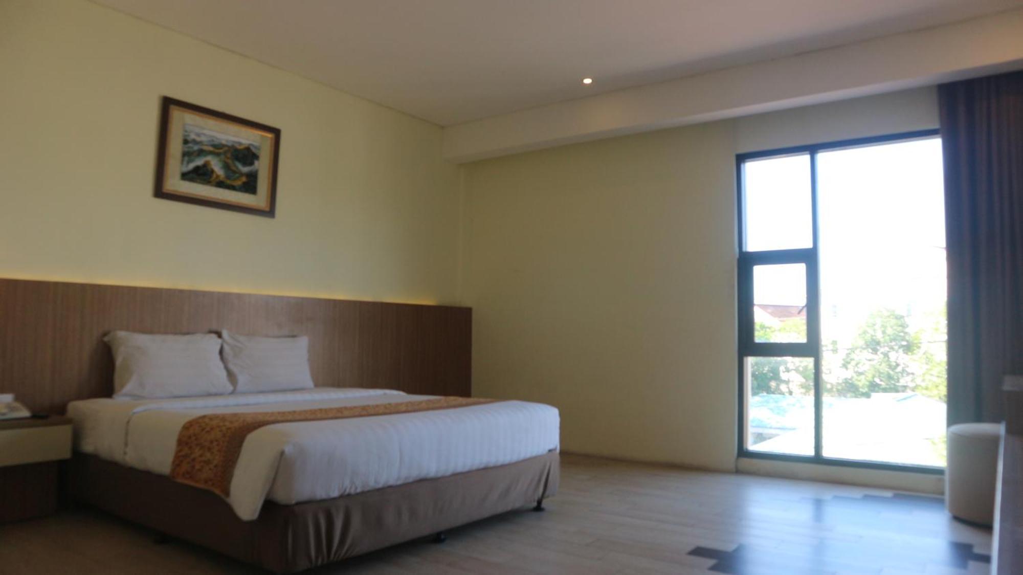 Golden Tulip Essential Belitung Hotel Tanjung Pandan Exterior photo