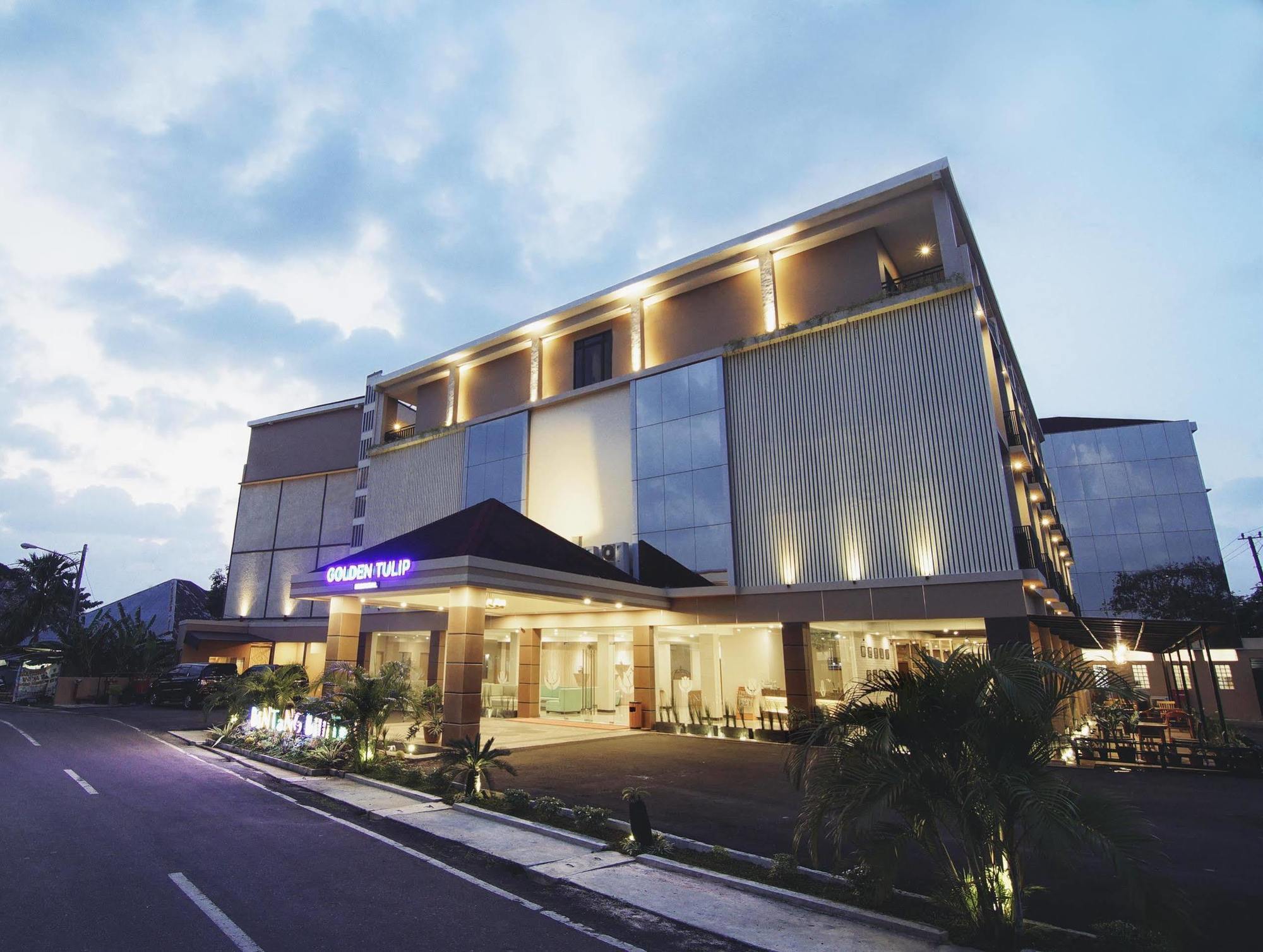 Golden Tulip Essential Belitung Hotel Tanjung Pandan Exterior photo