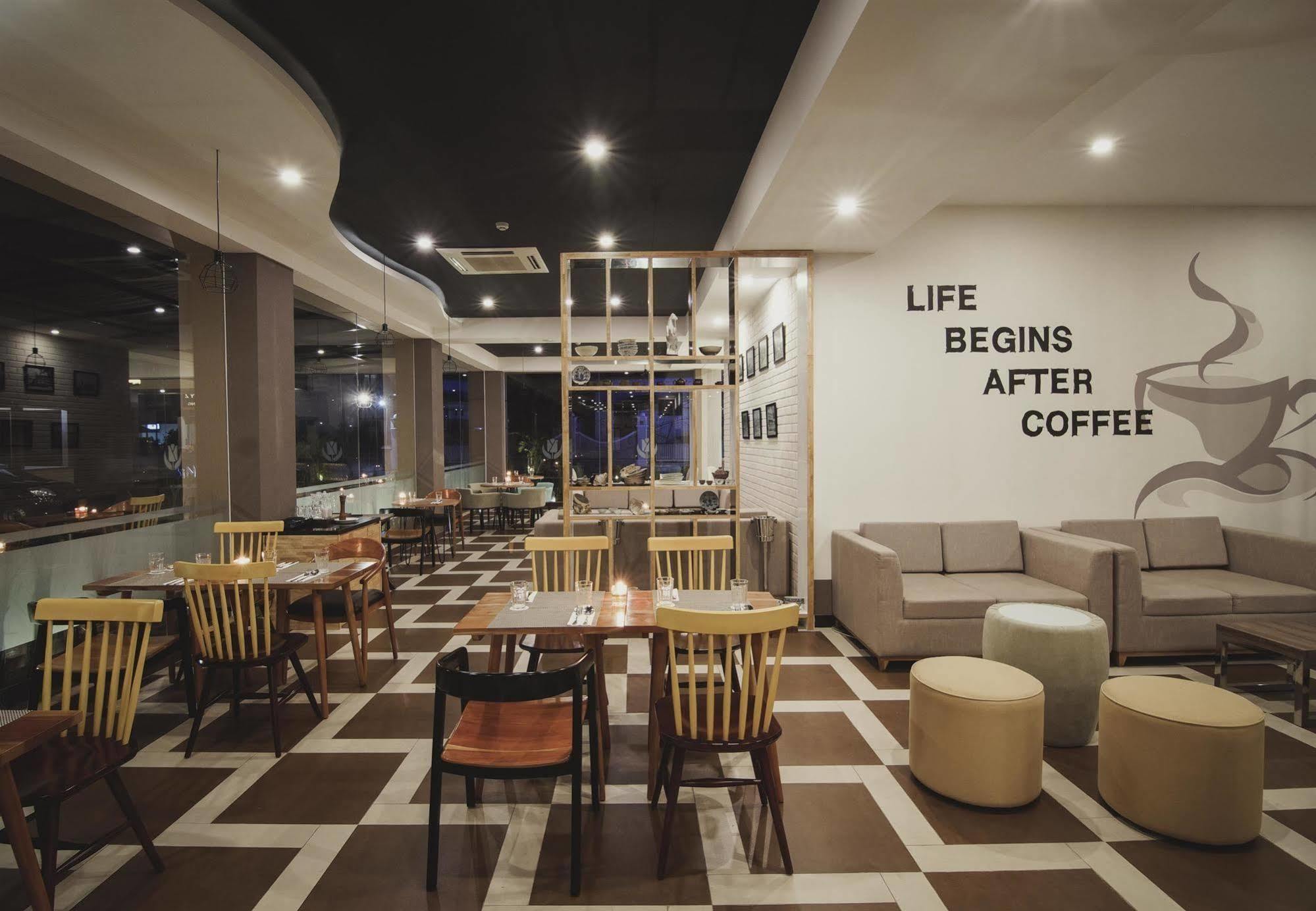 Golden Tulip Essential Belitung Hotel Tanjung Pandan Exterior photo