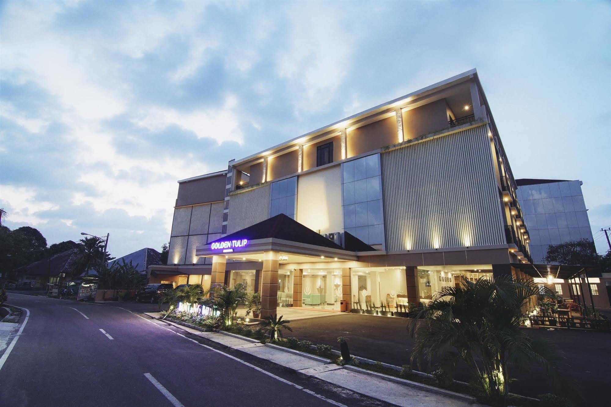 Golden Tulip Essential Belitung Hotel Tanjung Pandan Exterior photo